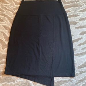 Women’s Athleta black faux wrap skirt.